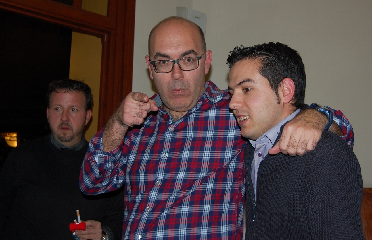 "Mira esos muertos, vosotros venir conmigo y ya veréis qué juerga nos corremos..."