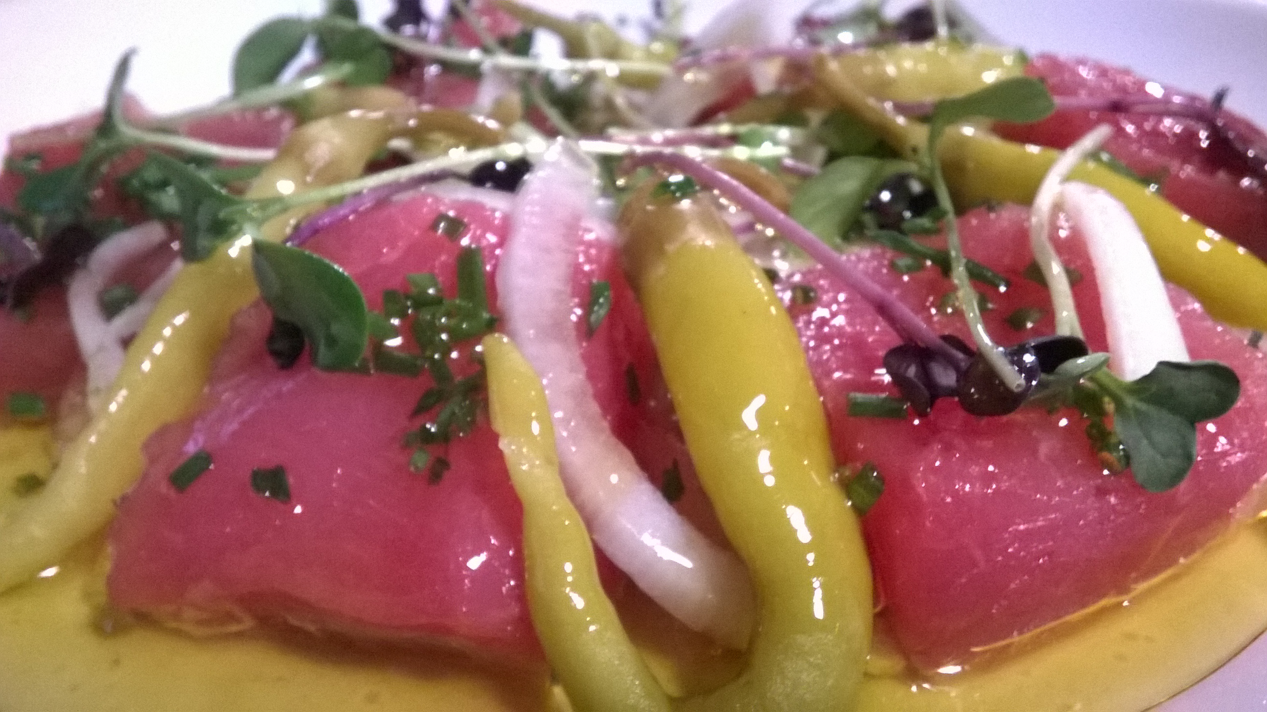 bloG-M_Aurelio_Gómez-MIranda_Restaurante_Tavella_Beniferri_Valencia_Ensalada_atún_rojo_tomate_valenciano_piparras