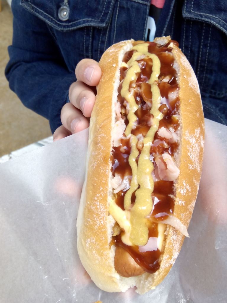 Mi hijo vio el puesto de hot dogs y enfiló hacia él... :-D