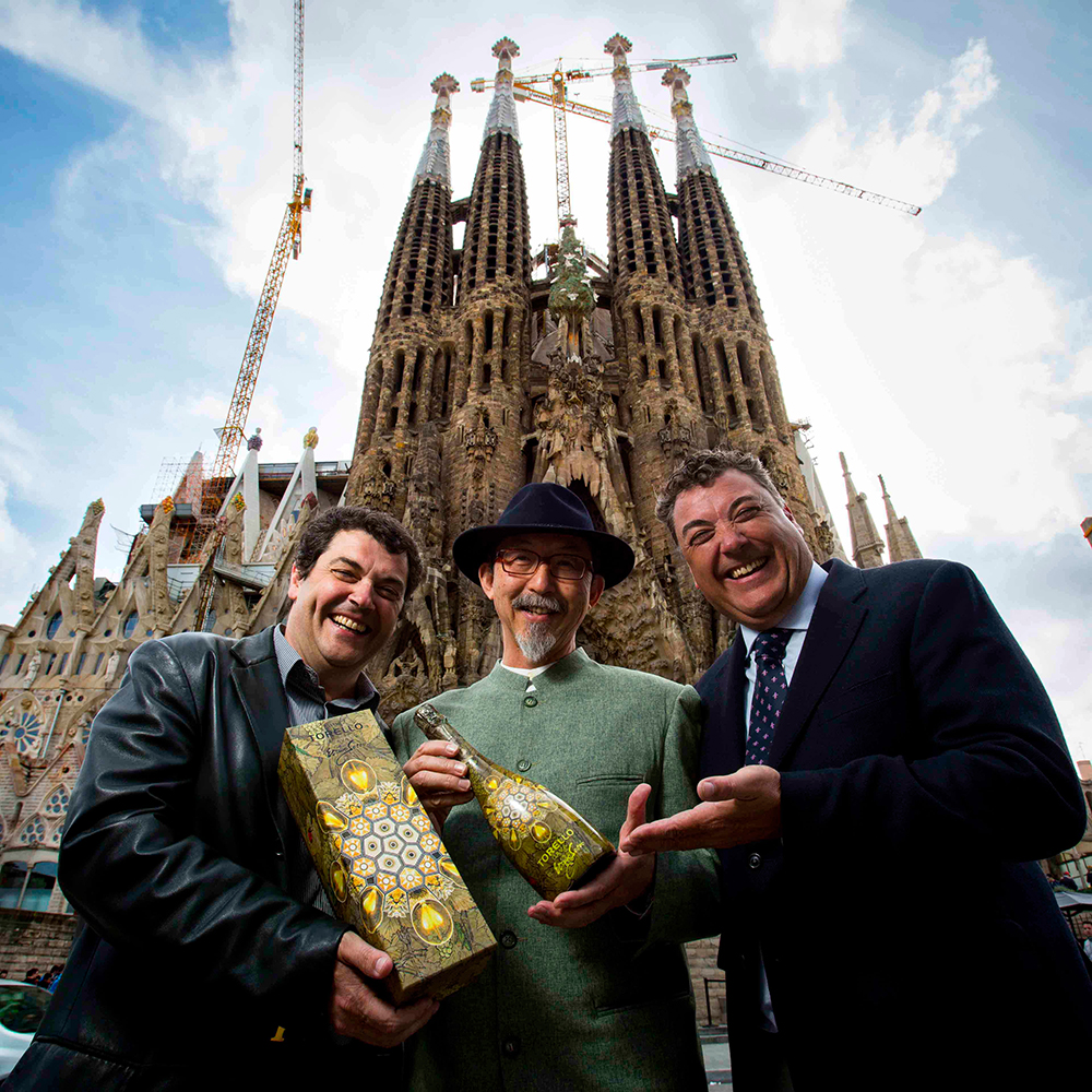 Cava Torelló By Etsuro Sotoo junto a Etsuro Sotoo y Bodega Torelló