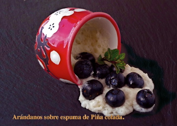 Arándanos con espuma de coco