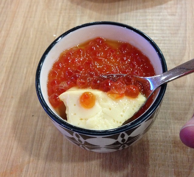 Mushimono. Huevo cuajado con huevas de salmón