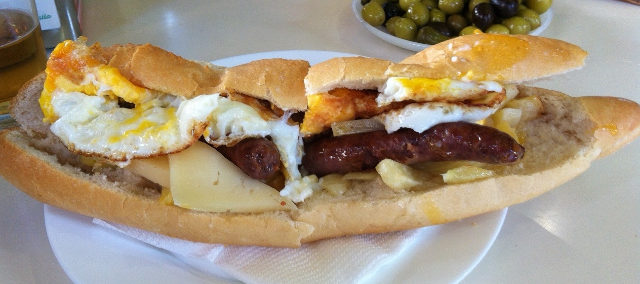 Longaniza, Patatas, Huevo revuelto y Queso