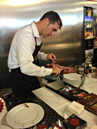 II Edición Tentación Ibérica Valencia cortando jamón 1