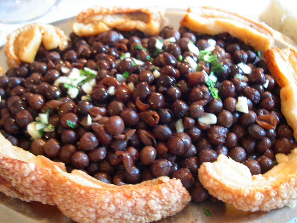Pésols negres amb cansalada
