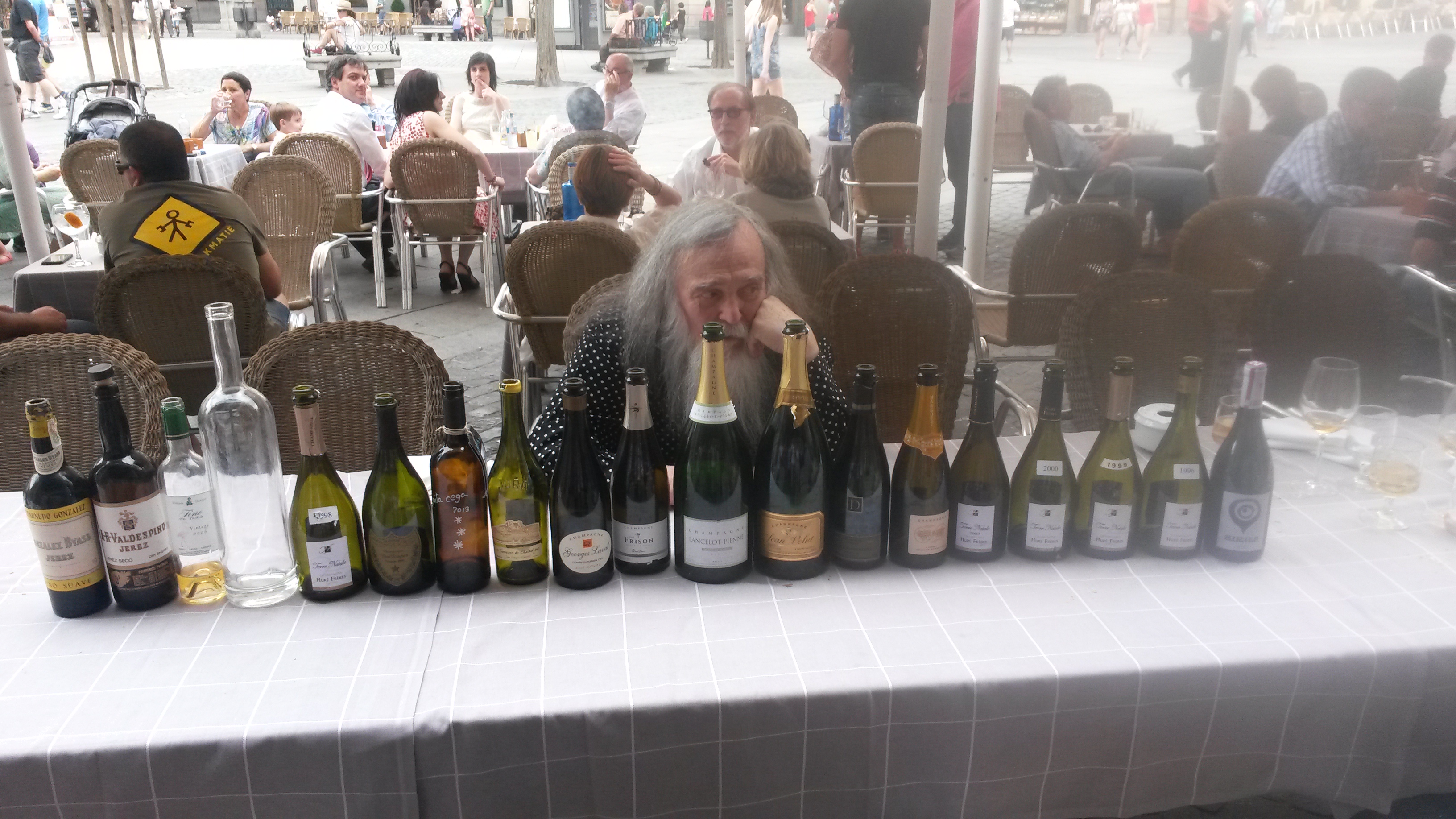 Los vinos de la comida con el maestro Arturo Pardos reflexionando