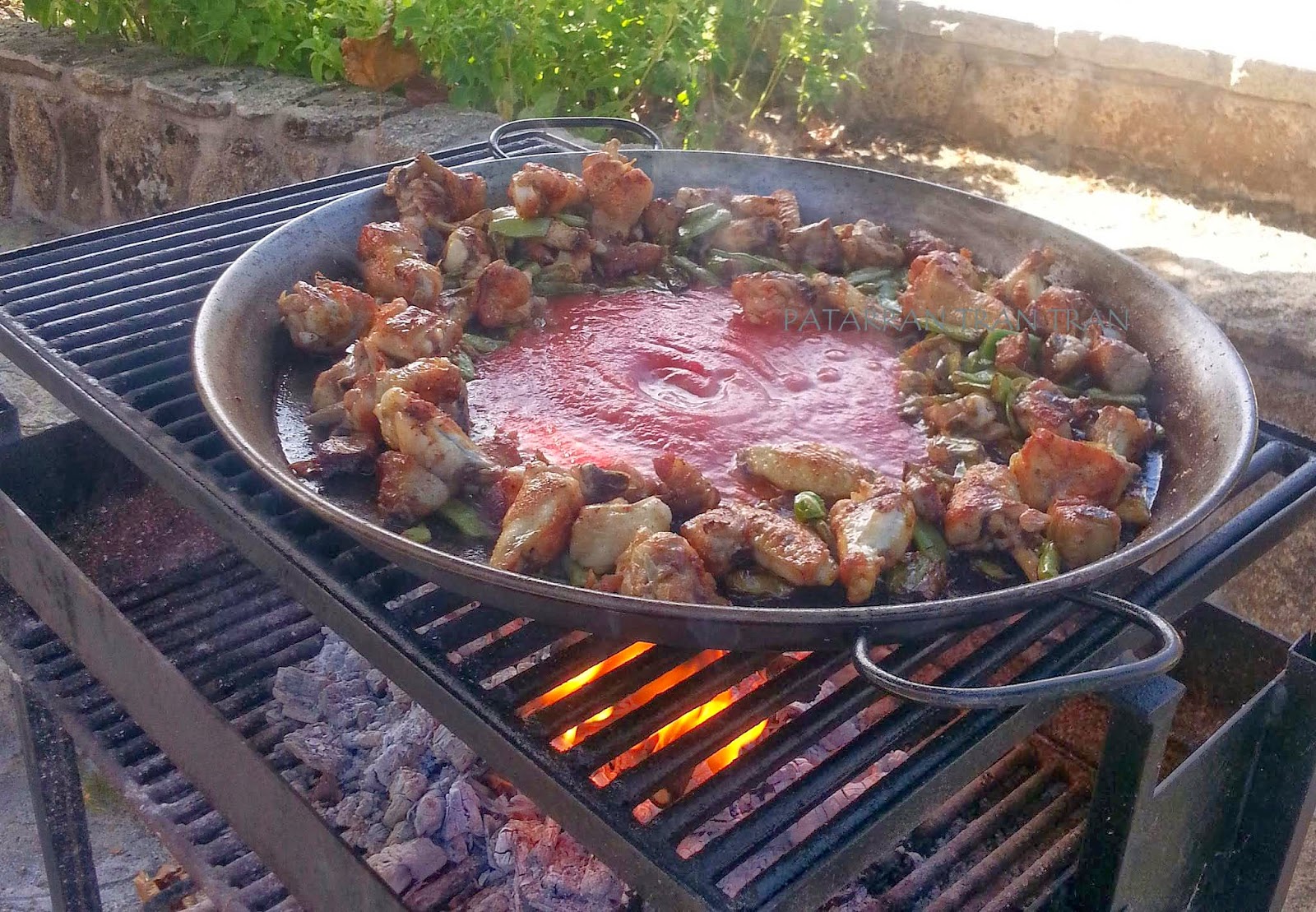 paella valenciana de leña