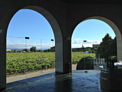 Recepción de Bodegas Campillo, bodega diseñada estilo Château, rodeada de viñedo