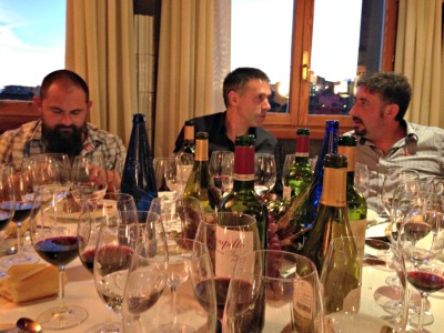 La cena y el despliegue de vinos durante la cena en Bodegas Campillo fue de auténtico lujo ¿conocéis a alguno de los foreros de la foto?