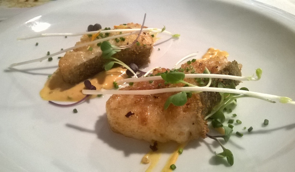 Aurelio_Gómez-Miranda_Bacalao_rebozado_con_germinados_de_espárragos_blancos_sobre_mayonesa_de_romesco_picante_Tavella_Restaurant