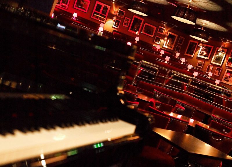 Londons Top 10 Bars for Cocktails and Jazz - Ronnie Scott's