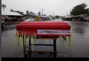 youths block exxon mobil with coffins