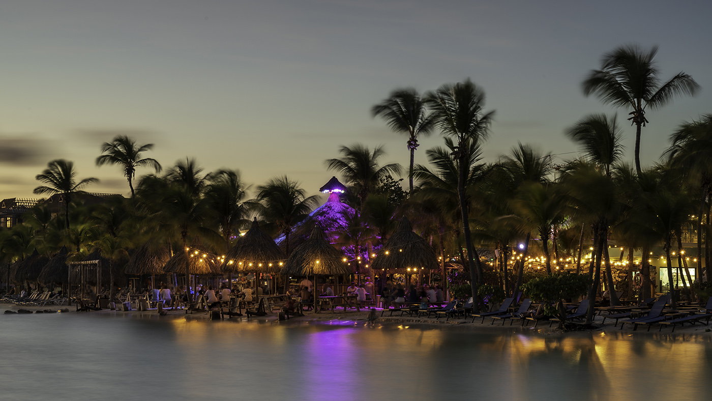 Caribbean yacht charter: Luxury Beach bar