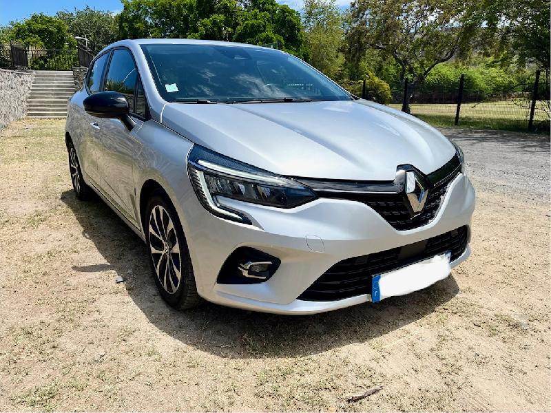 Un véhicule  de la catégorieRENAULT CLIO 5