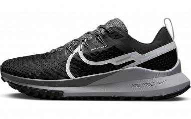 React Pegasus Trail 4 W Czarno-