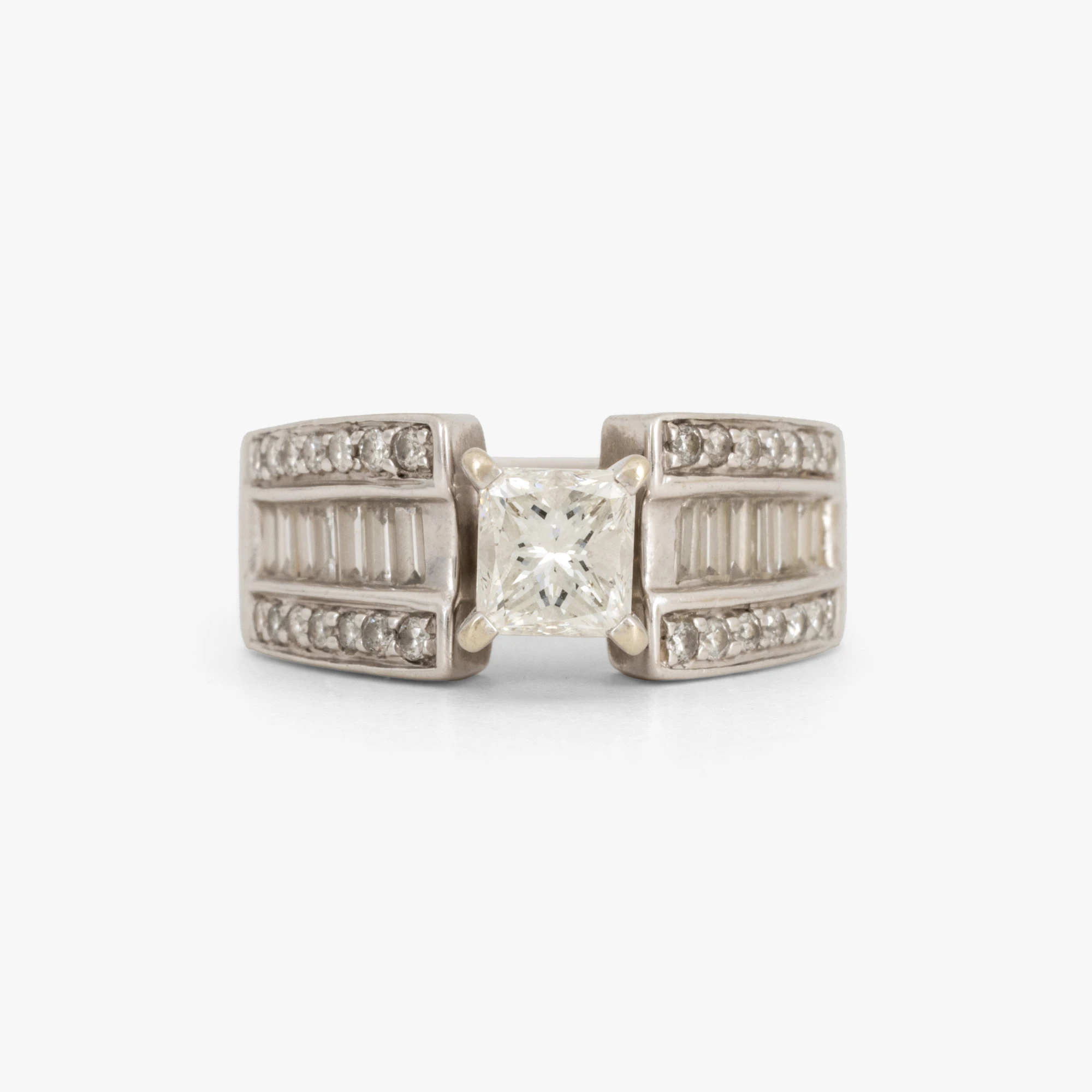 Inel din aur roz și argint, pavat cu diamante, cca. 1970