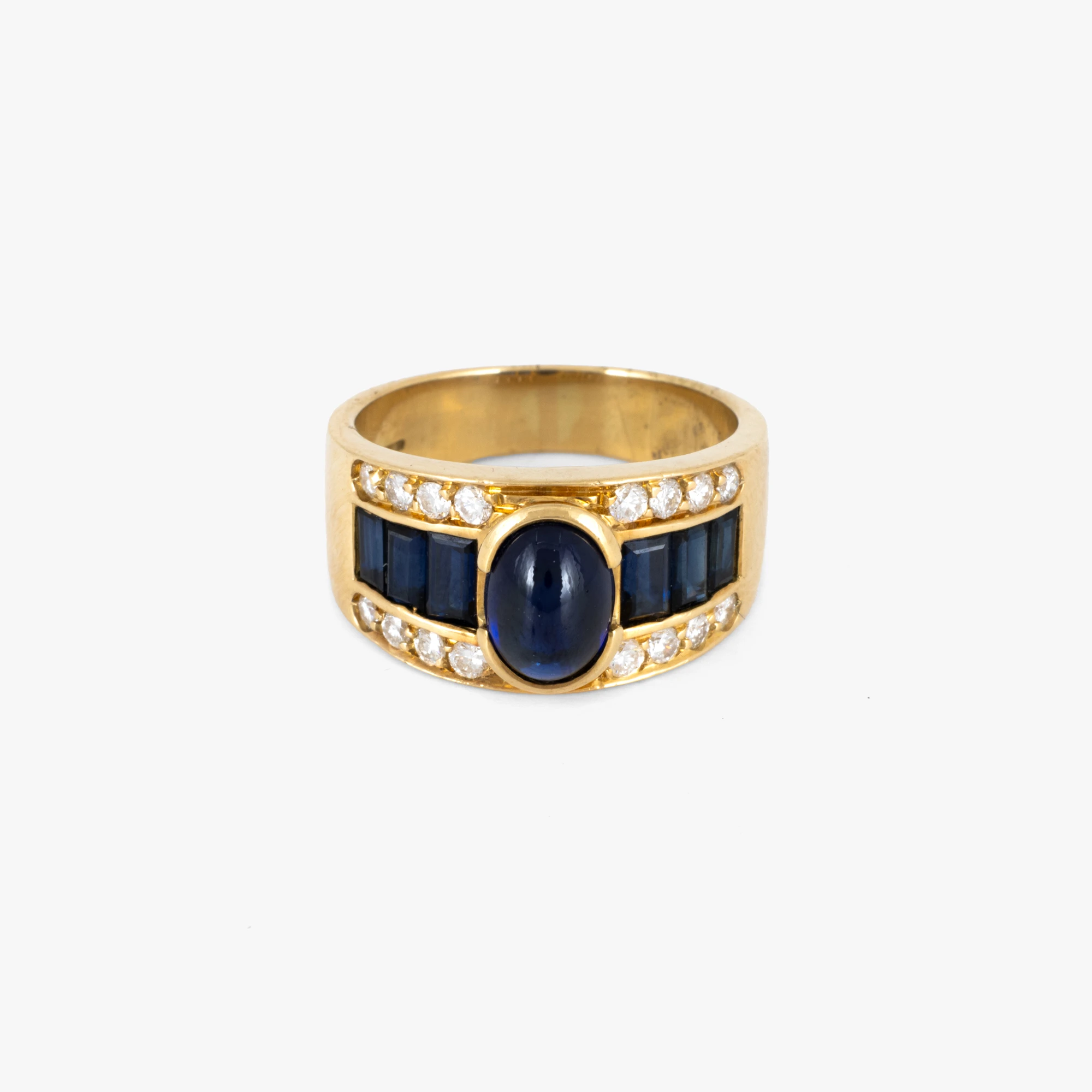 Gold ring decorated with a cabochon sapphire and diamonds, accompanied by an additional gemological certificate