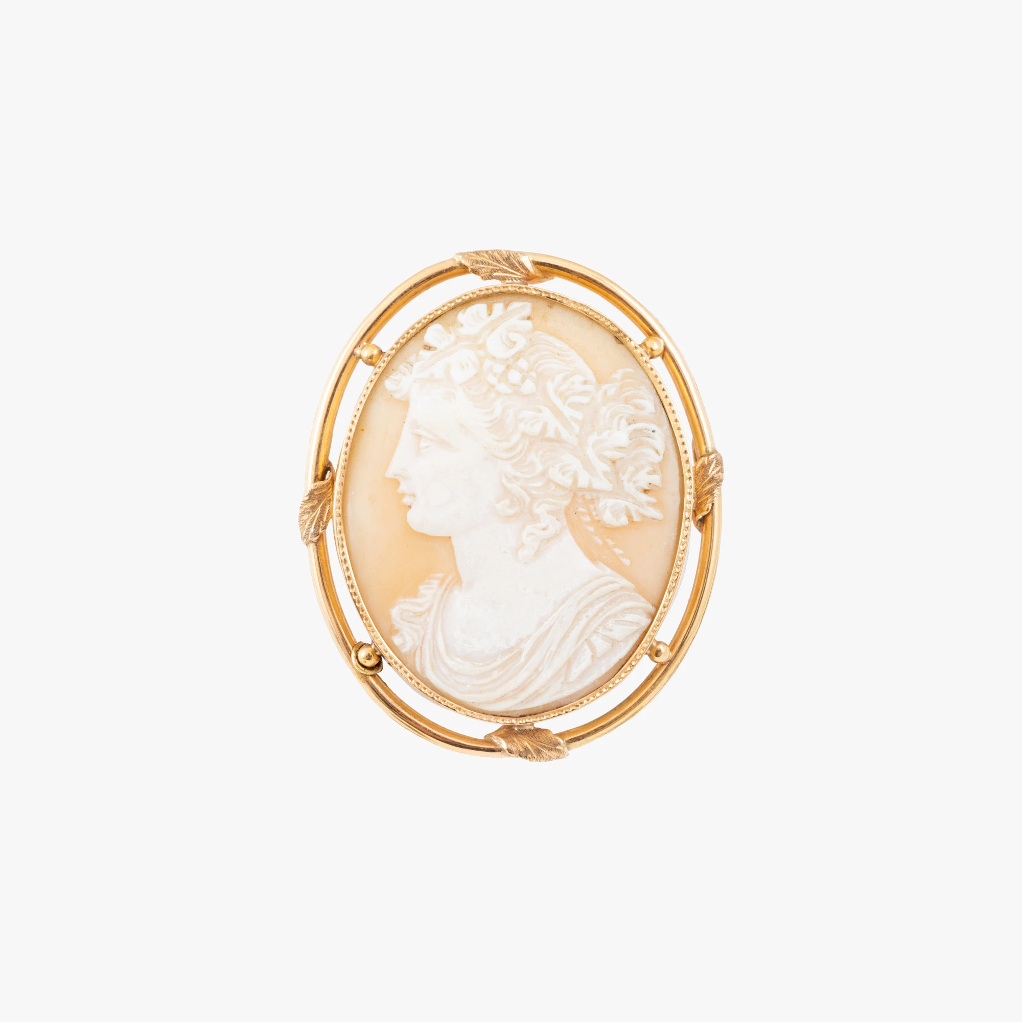 Gold and cameo brooch decorated with the profile of a noblewoman, circa 1900