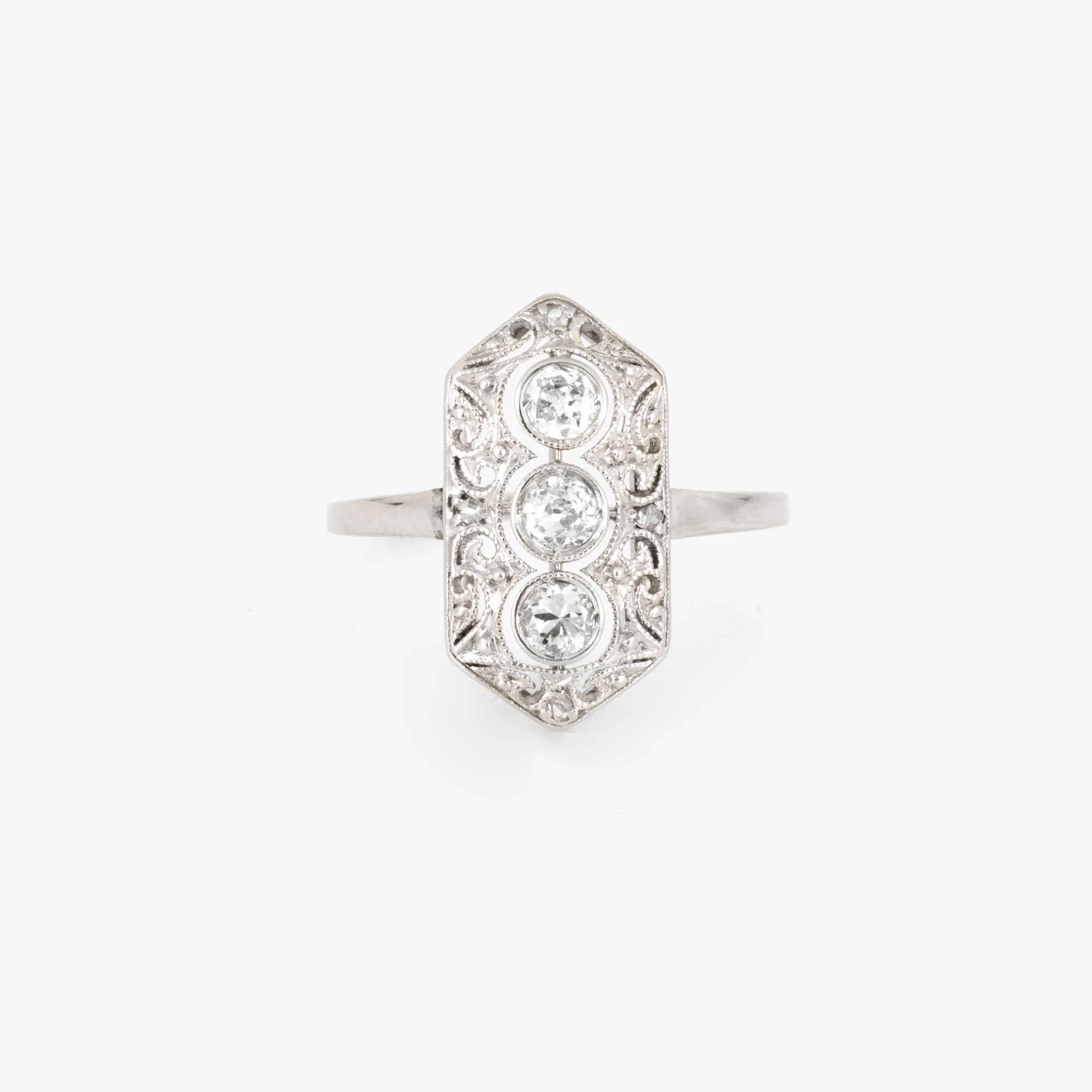 Inel Art Deco din aur alb, decorat cu diamante