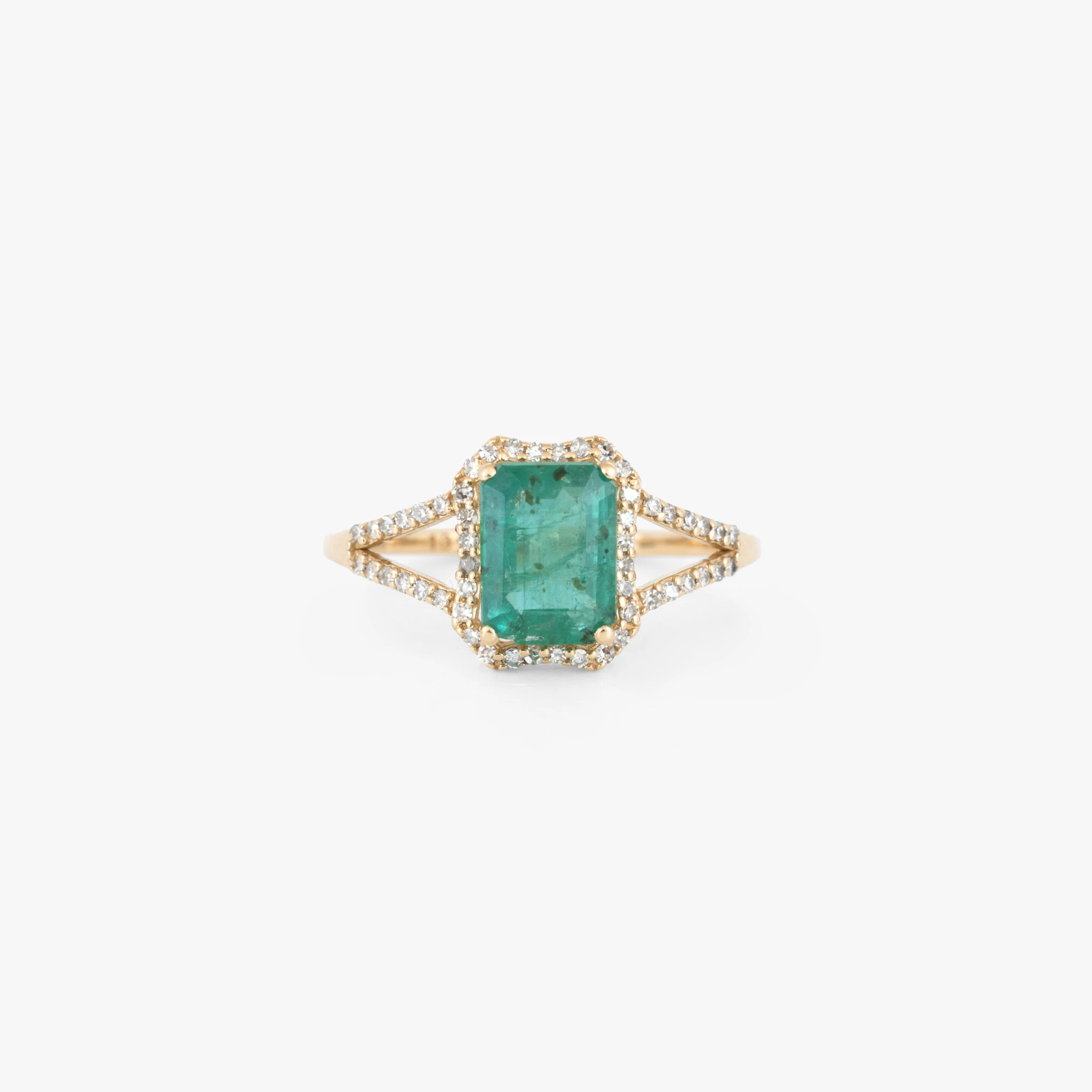 Gold ring decorated with emerald and diamonds, accompanied by HRD Antwerp gemological certificate