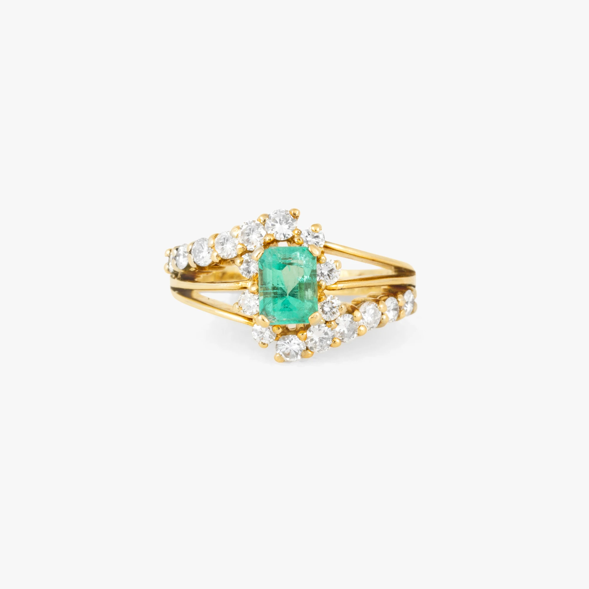 Gold ring decorated with emeralds and diamonds, accompanied by an additional gemological certificate