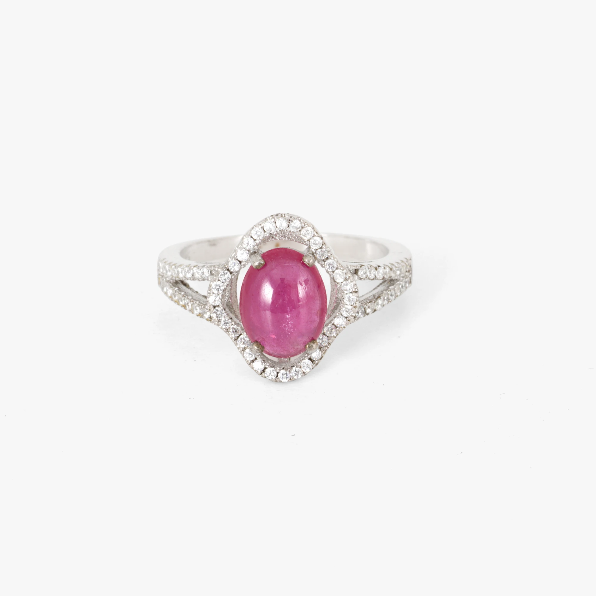 Silver ring decorated with a ruby cabochon