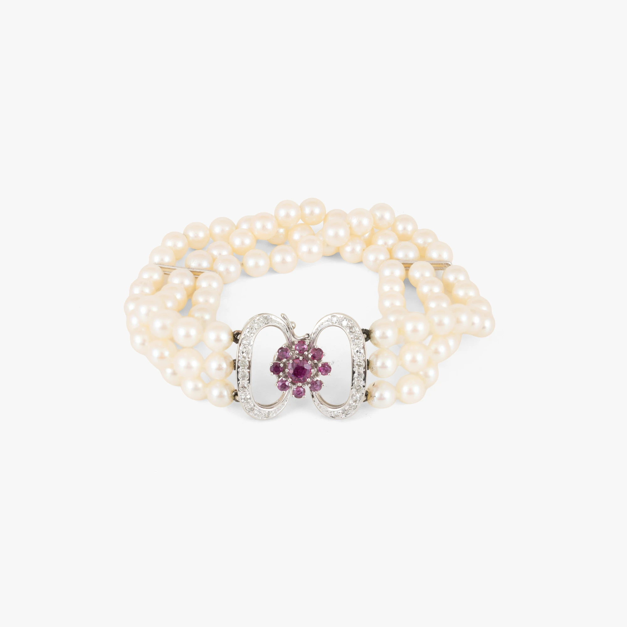 Bracelet with three rows of Akoya pearls, with a white gold clasp decorated with rubies and diamonds