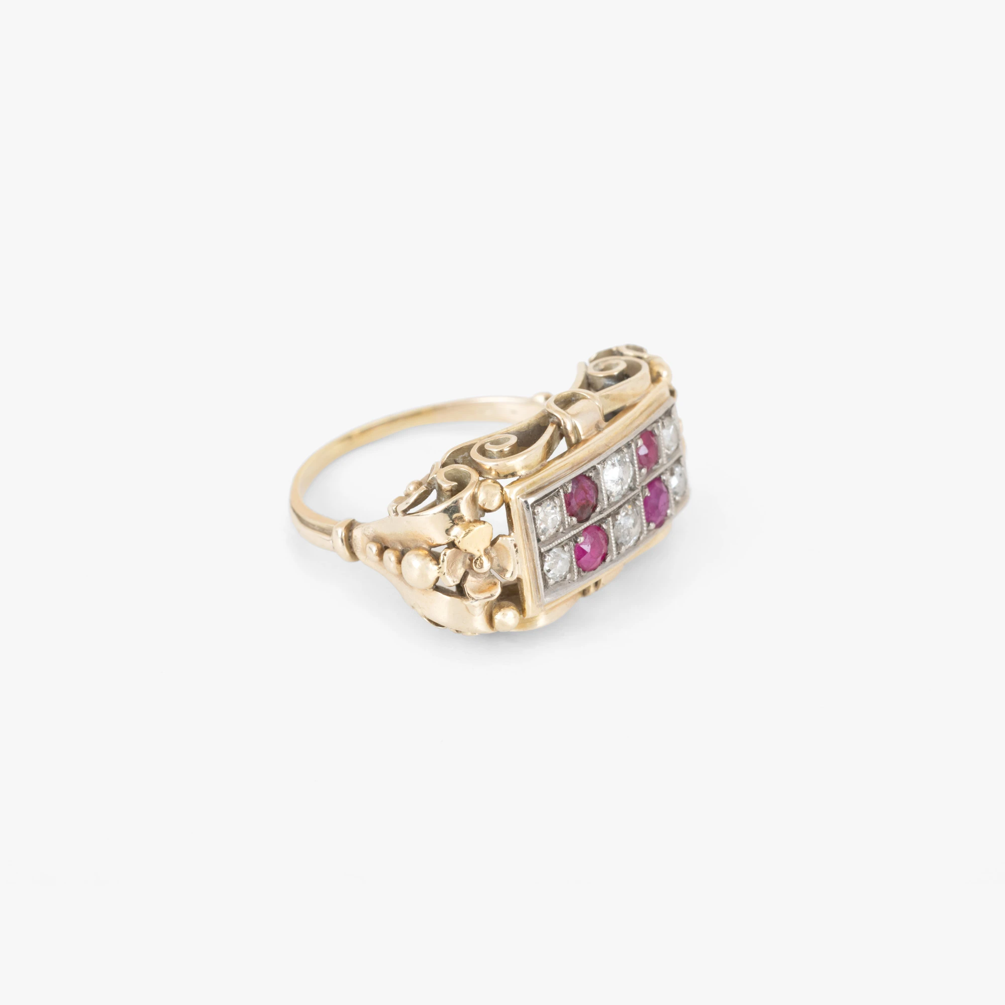 Art Nouveau gold ring decorated with diamonds and rubies