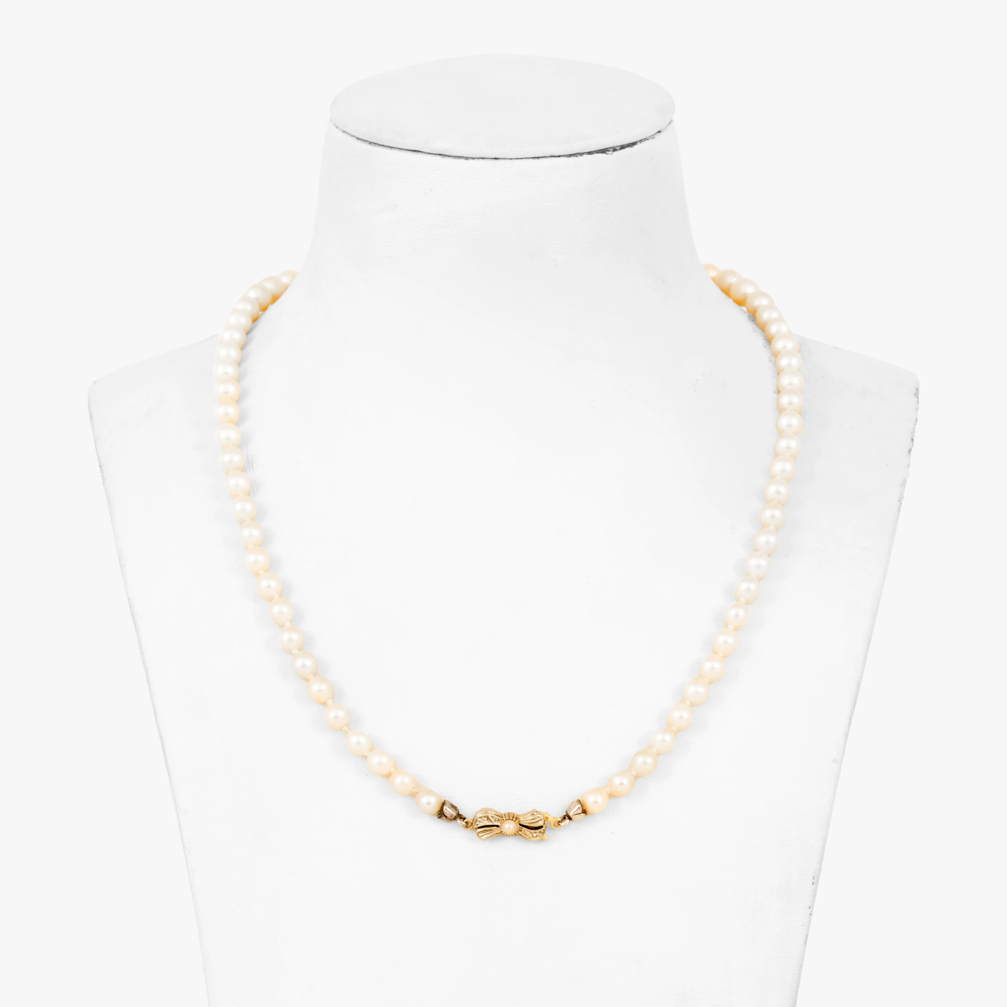 Pearl necklace with gold clasp