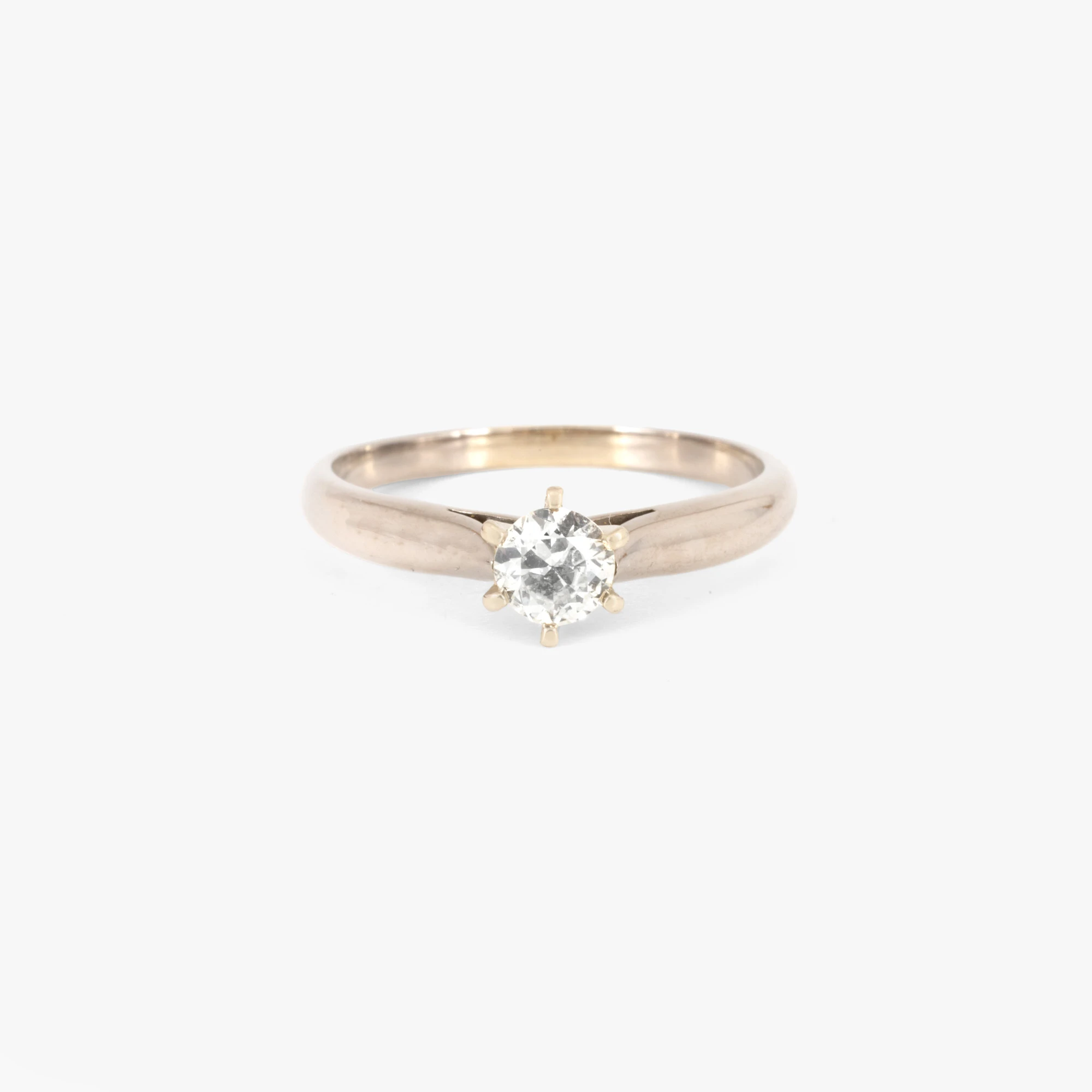 Inel din aur alb, decorat cu diamant solitaire