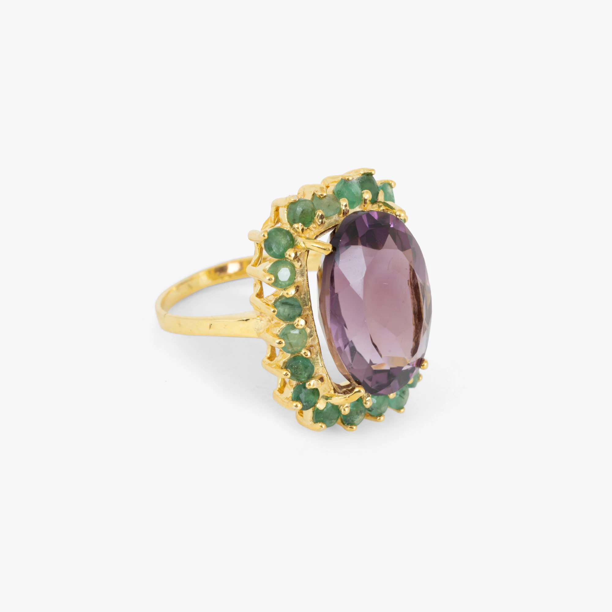 Gold-plated silver ring, decorated with emeralds and amethyst