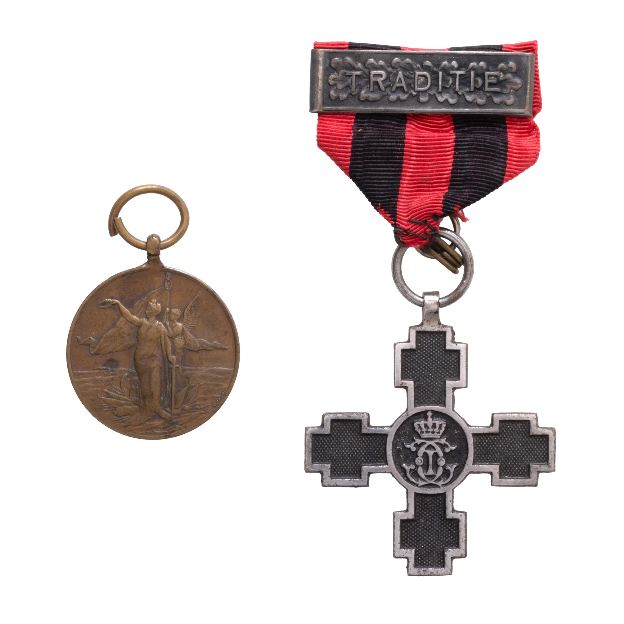 Lot format din Crucea ”Trecerea Dunării”, cu bareta ”Tradiție”, 1939 și Medalia ”Apărătorilor independenței în războiul 1877-1878”, 1878