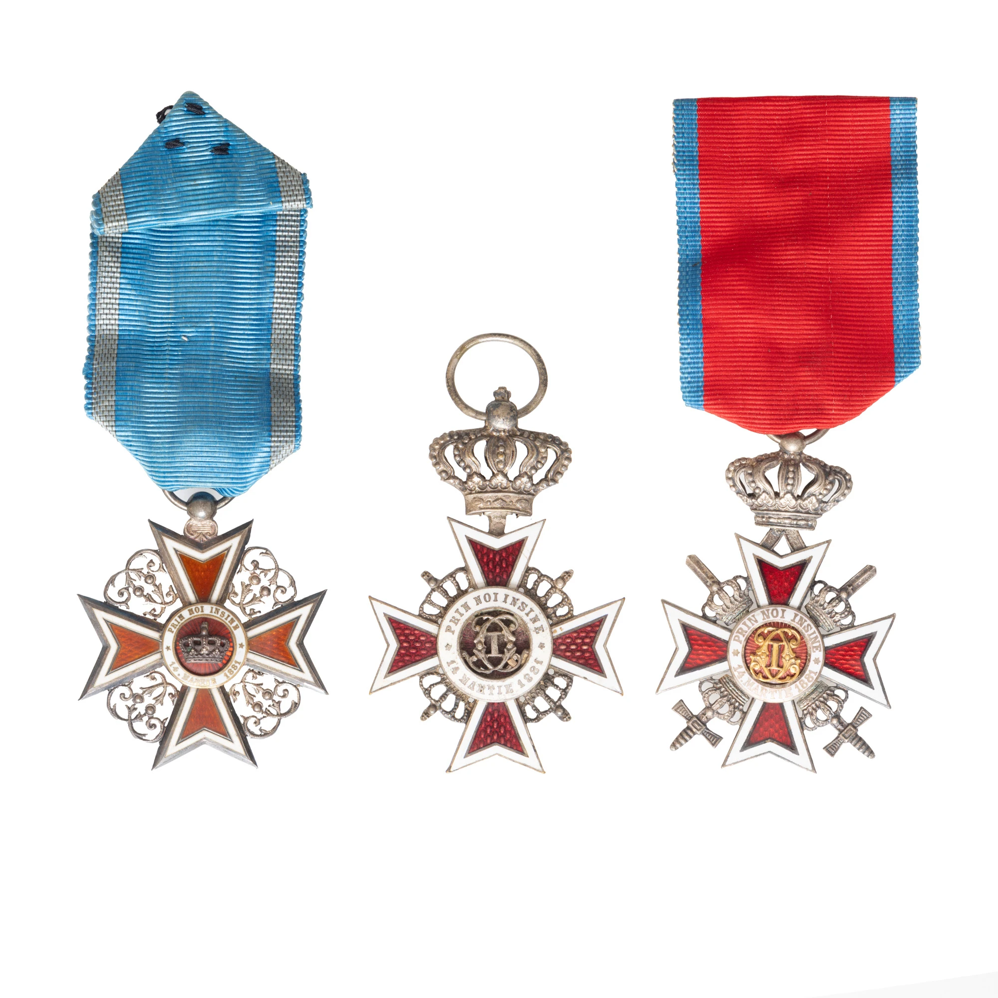 Lot format din trei decorații ”Coroana României”, în grad de cavaler, pe timp de pace și război, 1881/1932/1938