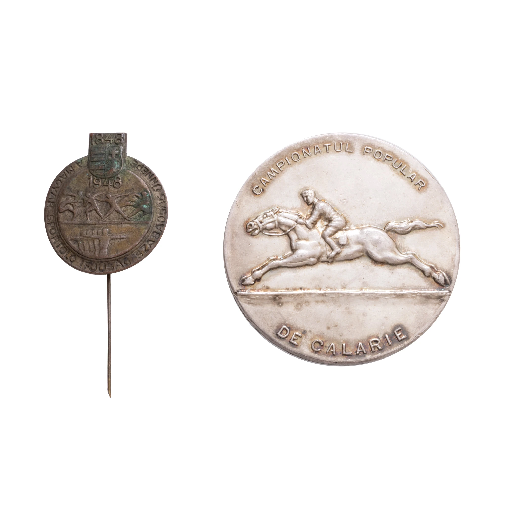 Lot format din medalia ”Premiul II la Campionatul Popular de Călărie”, 1952 și insigna ”Centenarul revoluției maghiare de la 1848, Sărbătoarea libertății tineretului sportiv maghiar”, 1948