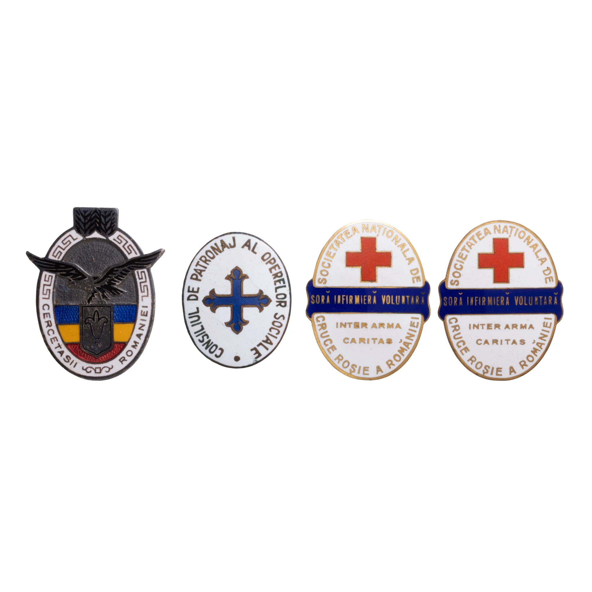 Lot format din două insigne ”Crucea Roșie, soră infirmieră voluntară”, perioada interbelică, insigna ”Cercetașii României”, perioada interbelică și insigna ”Consiliul de patronaj al operelor sociale”, cca. 1941