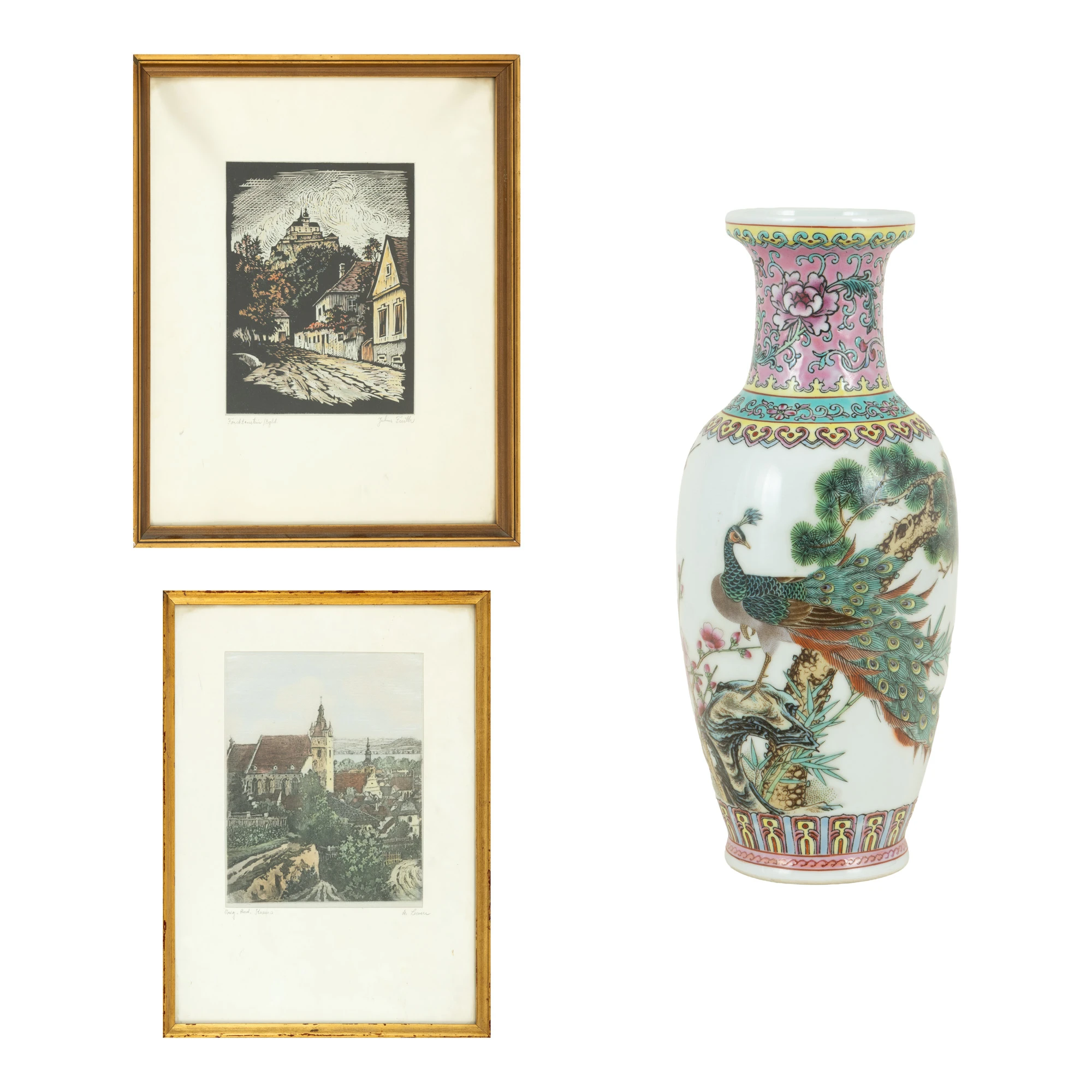 Lot format din vază chinezească tip Famille Rose, decorată cu un păun, sec. XX, însoțit de o xilogravură ilustrând castelul Forchtenstein, gravor Julius Fuith și un off-set pe pânză ilustrând biserica din Krems, au aparținut  fostului demnitar al regimului comunist, Ion Coman