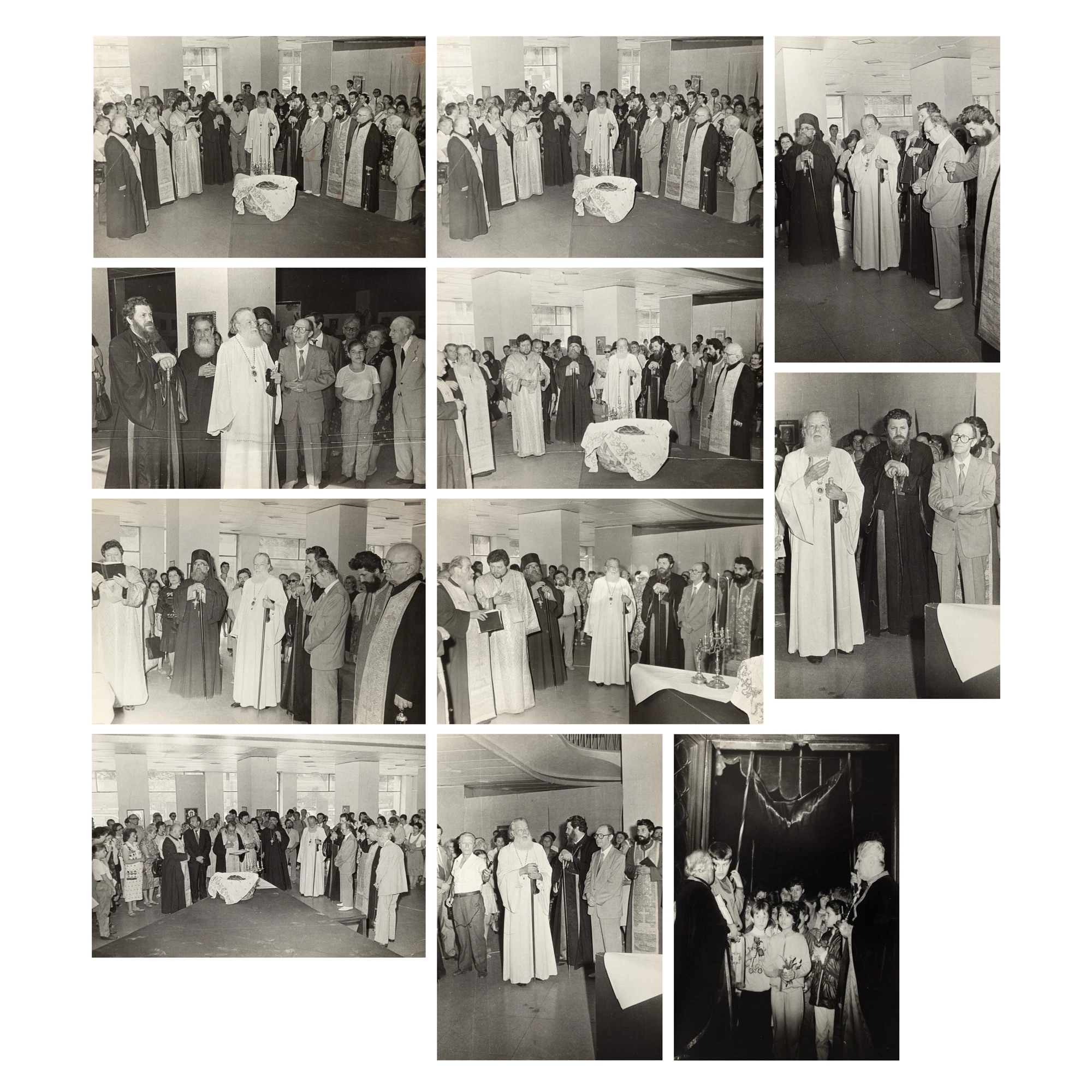Lot format din 11 fotografii ilustrând o slujbă religioasă condusă de Patriarhul Teoctist alături de Părintele Galeriu, Galeria Orizont, București, 1990