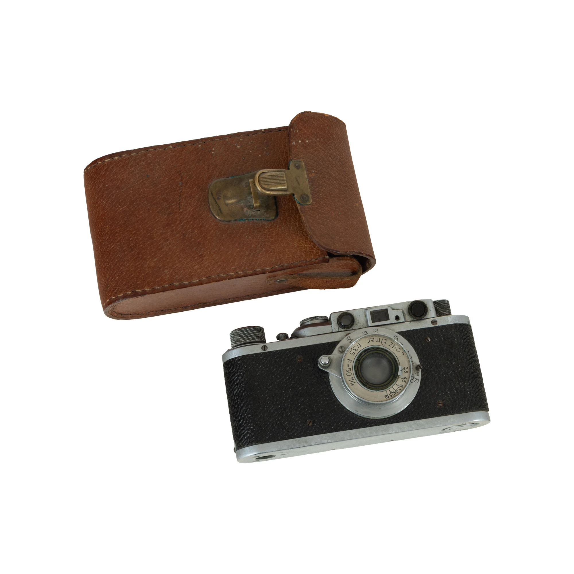 Aparat de fotografiat ”Leica D.R.P.”, no. 6926, în etuiul original din piele, perioada interbelică