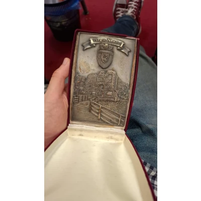 Placheta ”Târgul Neamț”, în cutia originală, perioada comunistă