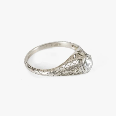 Inel în manieră Edwardiană din platină, decorat cu un diamant