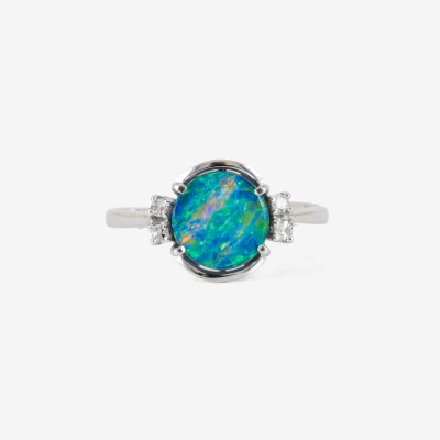 Inel din aur alb, decorat cu opal dublet și diamante,  însoțit de certificat gemologic supliementar