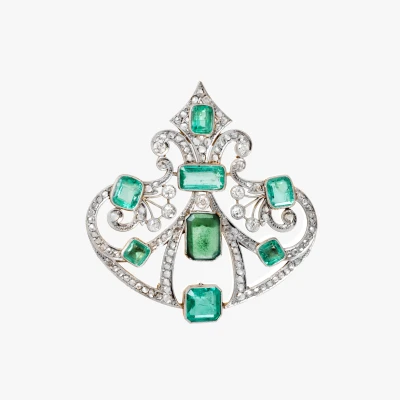 Broșă în stil  Art Nouveau din aur și platină, decorată cu smaralde de Columbia și diamante, cca. 1900, însoțită de certificat gemologic suplimentar
