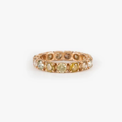 Gold ring decorated with diamonds