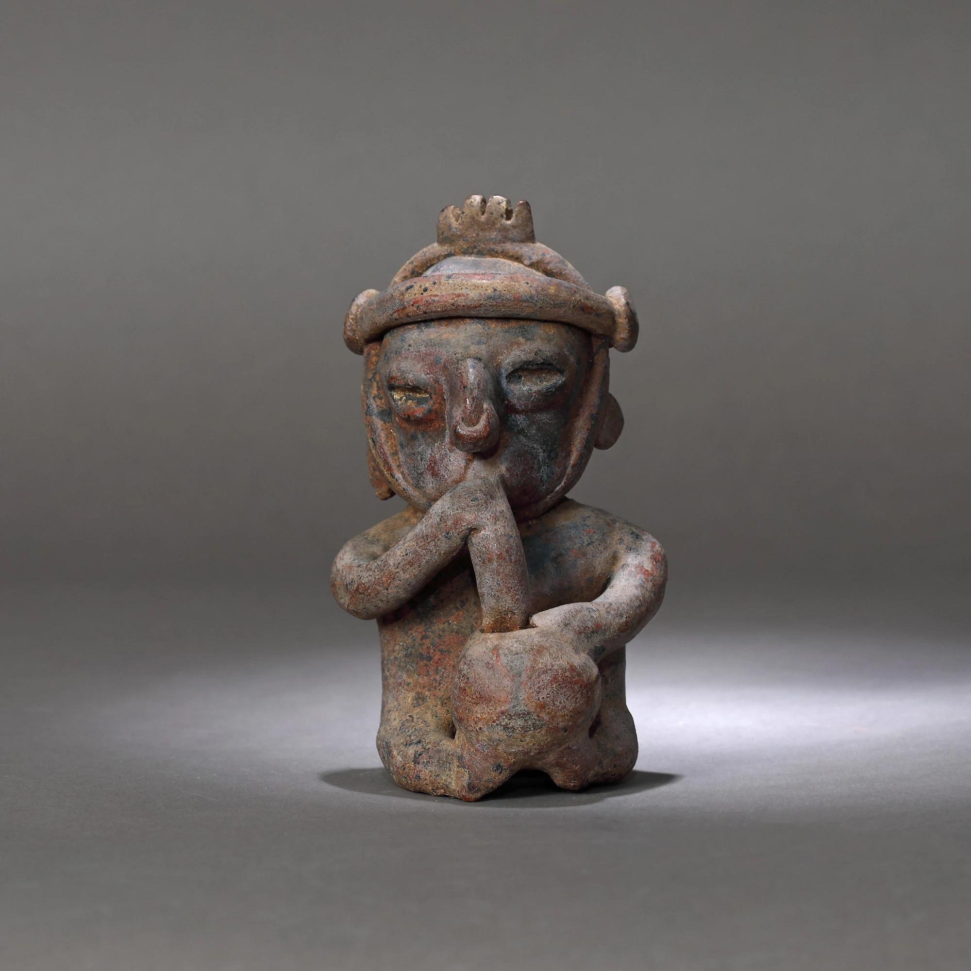 Ceramic figurine depicting a man smoking, Colima culture, Mexico, approx. 2,000 years old, 1st century (accompanied by an expert report)