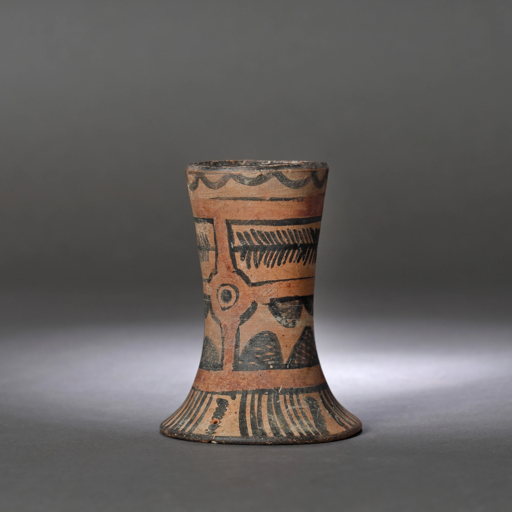 Harappa painted ceramic bowl, decorated with geometric motifs, belonging to the Indus Valley civilization, approx. 5,000 years old, 30th century B.C. (accompanied by an expert report)