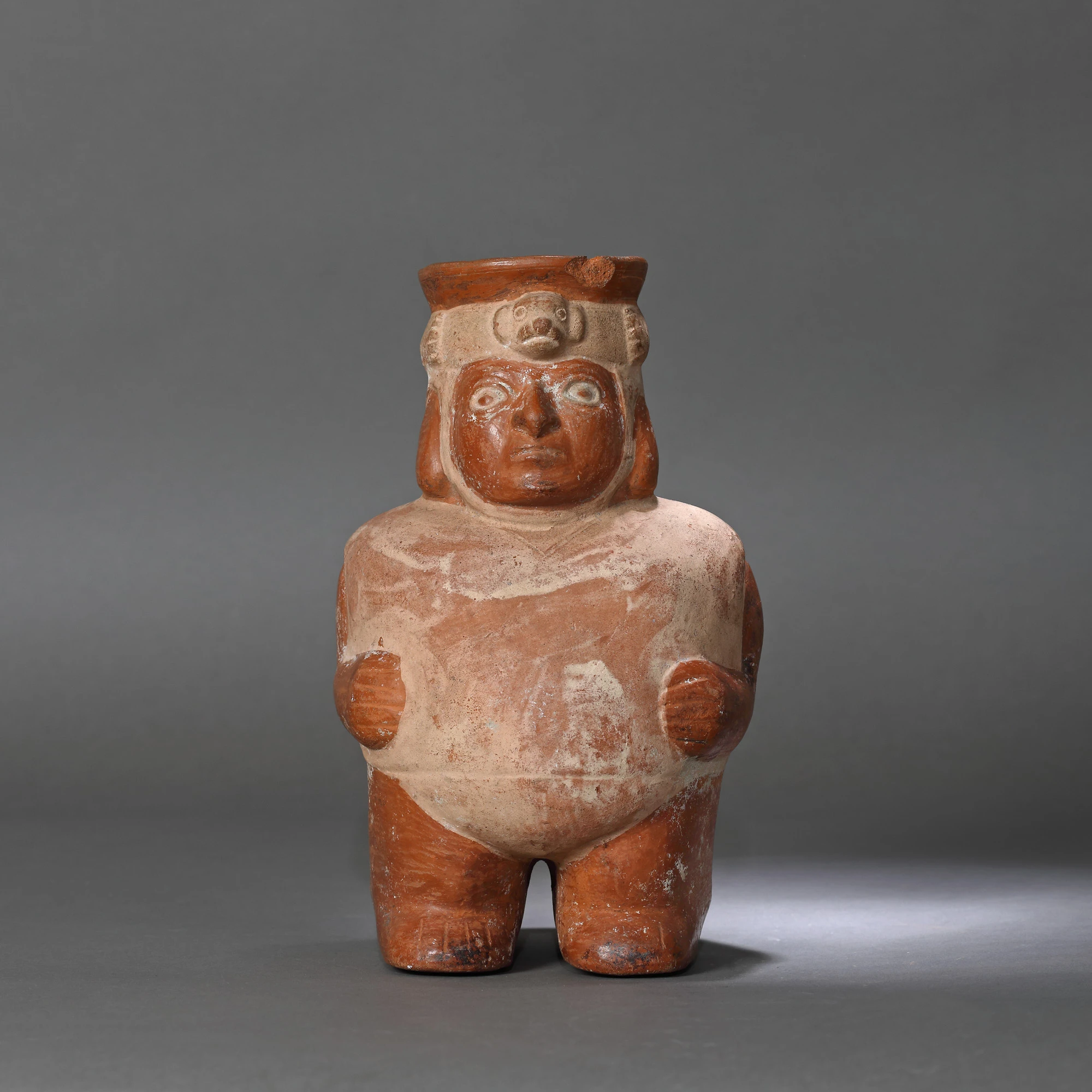 Painted ceramic vessel, illustrating a man, Moche culture, Peru, approx. 1,200 years old, 9th century (accompanied by an expert report)