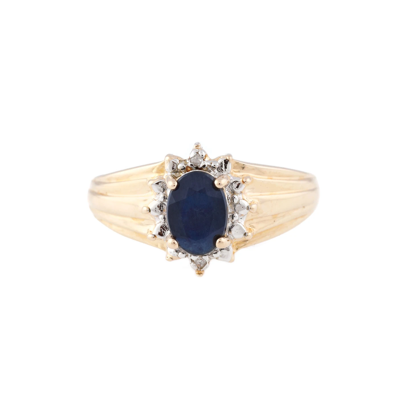Inel din argint aurit, decorat cu safir anturat de diamante