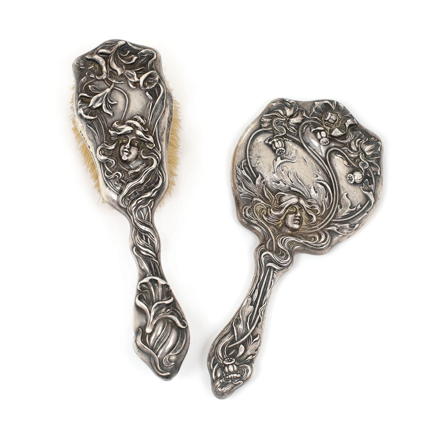 Set Art Nouveau din argint, compus din oglindă cu mâner și perie, cca. 1910