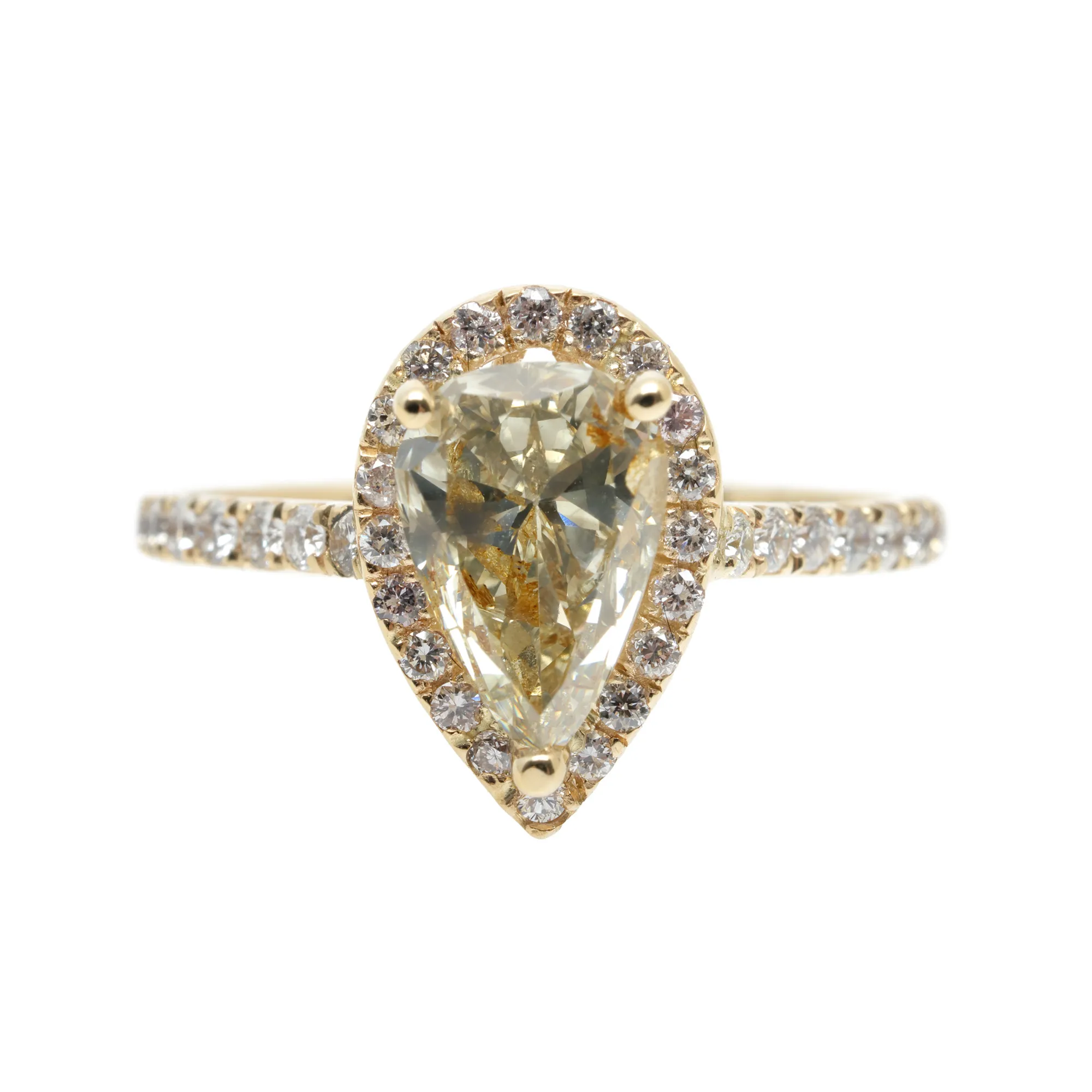 Gold ring, decorated with fancy diamond, surrounded by diamonds, accompanied by IGI gemological certificate