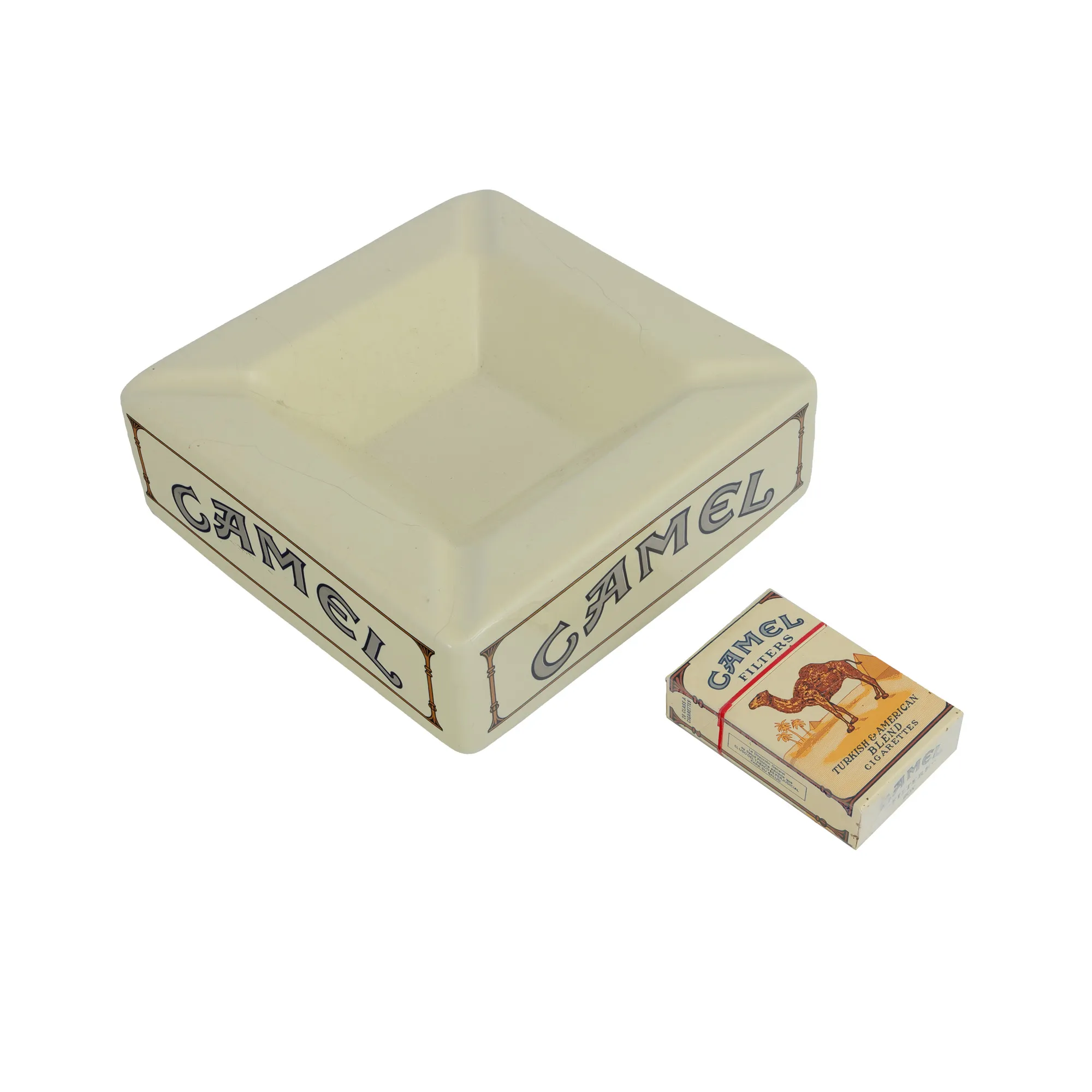 Lot consisting of "Camel" cigarette pack and ashtray, original, approx. 1980